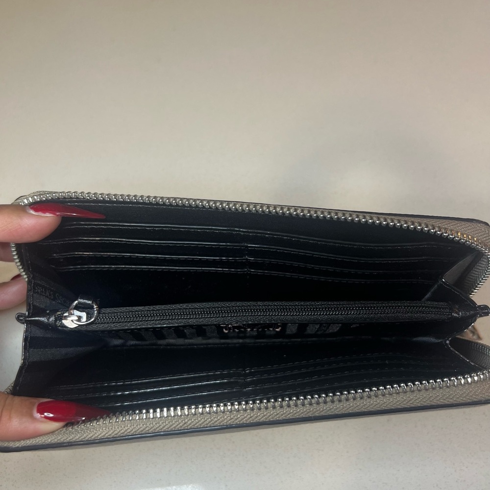 Victoria Secret Wallet - Picture 4 of 4